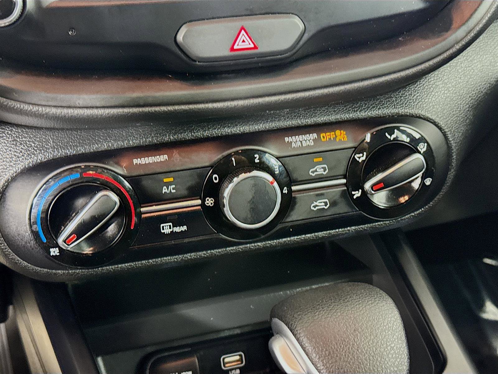 2022 Kia Soul LX photo 13