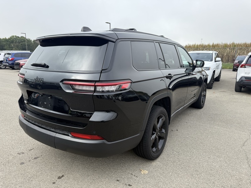 2023 Jeep Grand Cherokee Altitude photo 3