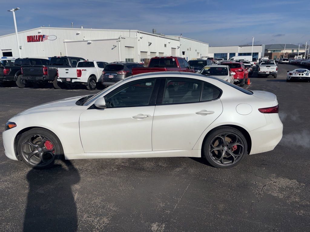 2017 Alfa Romeo Giulia Ti's photo