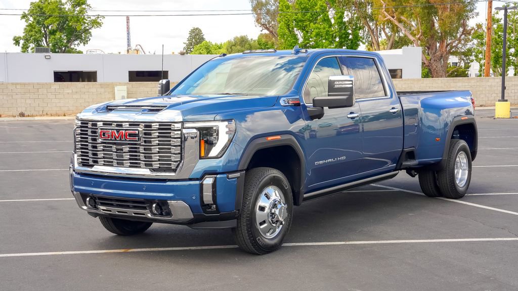 2026 Gmc Sierra 3500 HD Denali photo 3