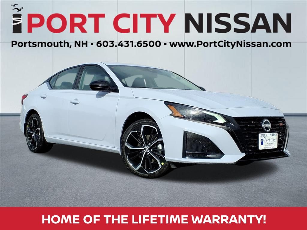 2025 Nissan Altima SR's photo