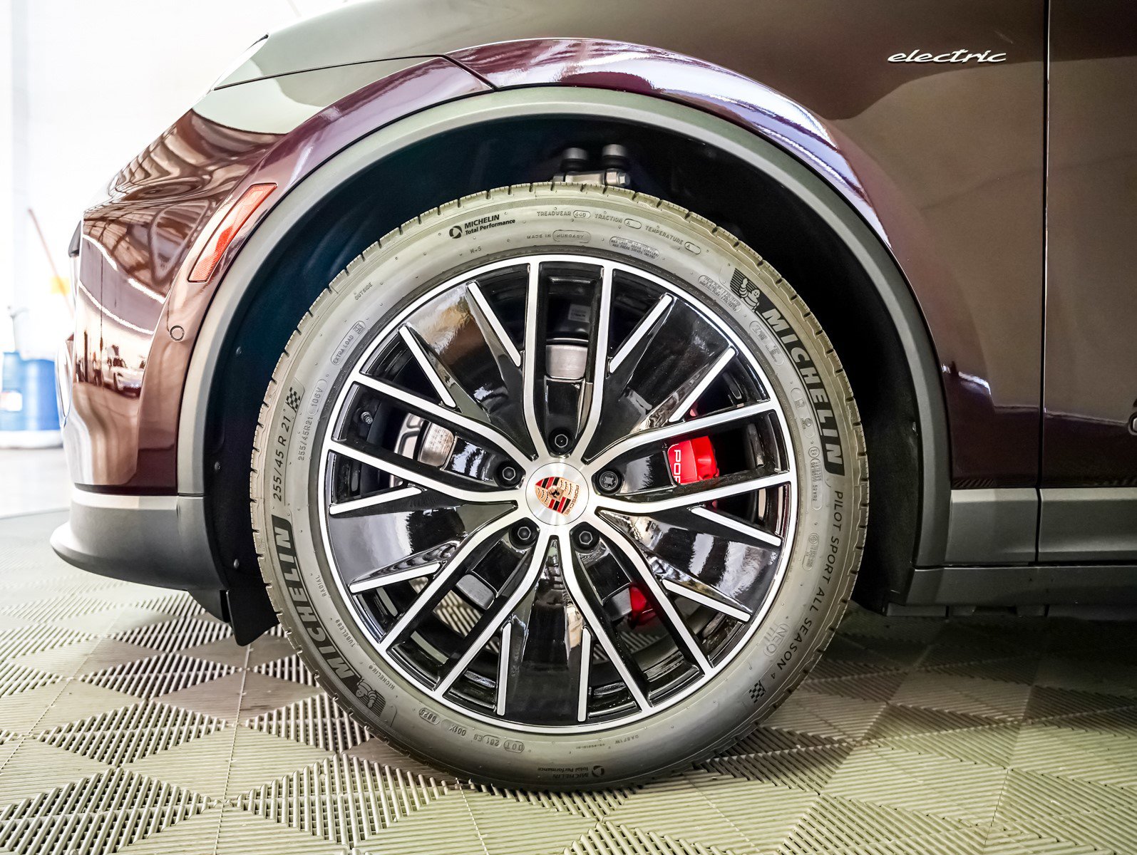 2025 Porsche Macan Electric photo 11