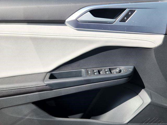 2025 Volkswagen Taos SE photo 9