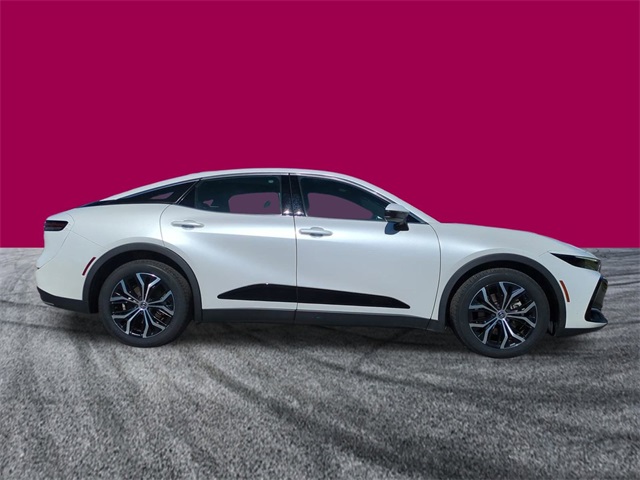 2023 Toyota Crown XLE photo 3