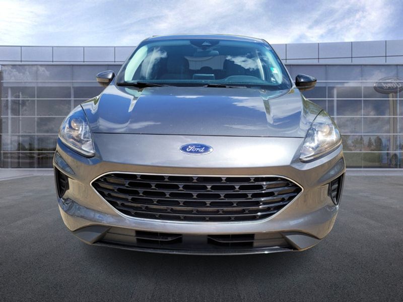 2022 Ford Escape SE photo 2