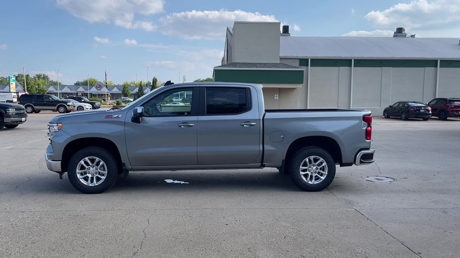 2025 Chevrolet Silverado 1500 LT photo 19