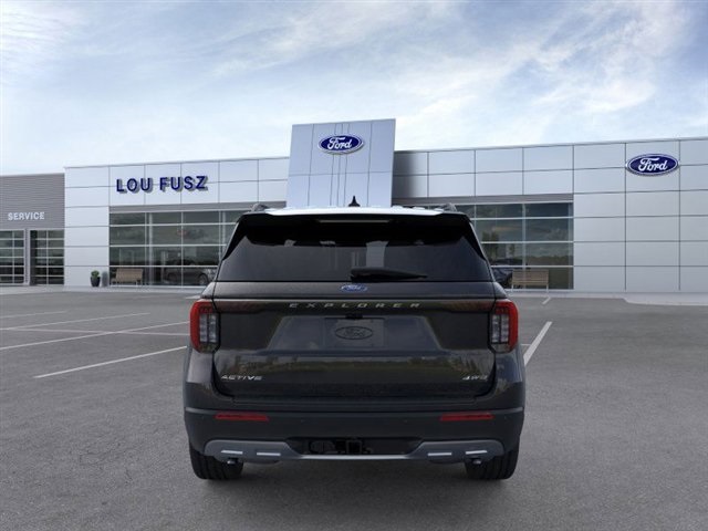 2025 Ford Explorer photo 4