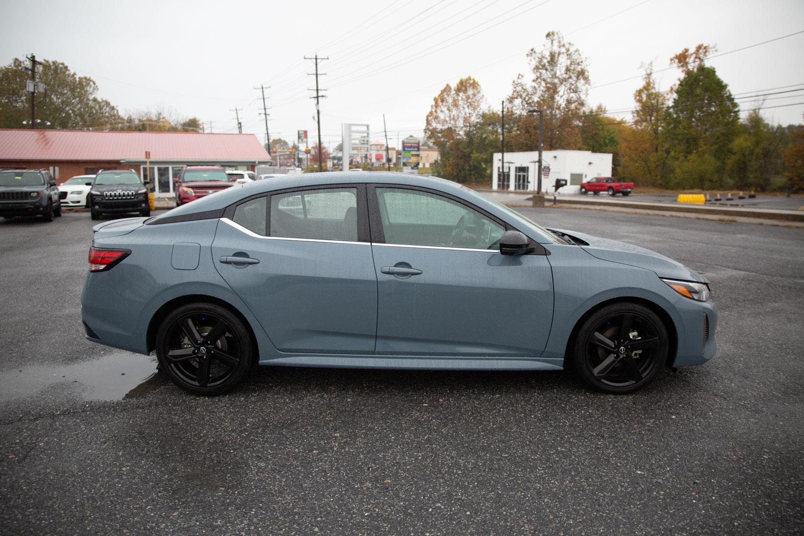 2024 Nissan Sentra SR photo 2