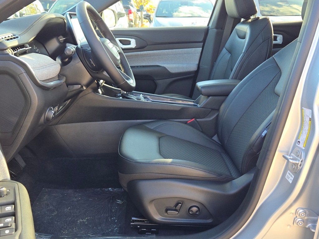 2025 Jeep Compass Latitude photo 21
