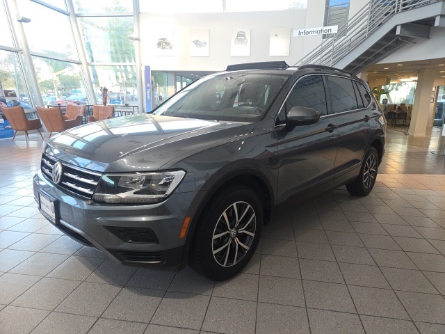 2019 Volkswagen Tiguan SEL R-Line photo 3