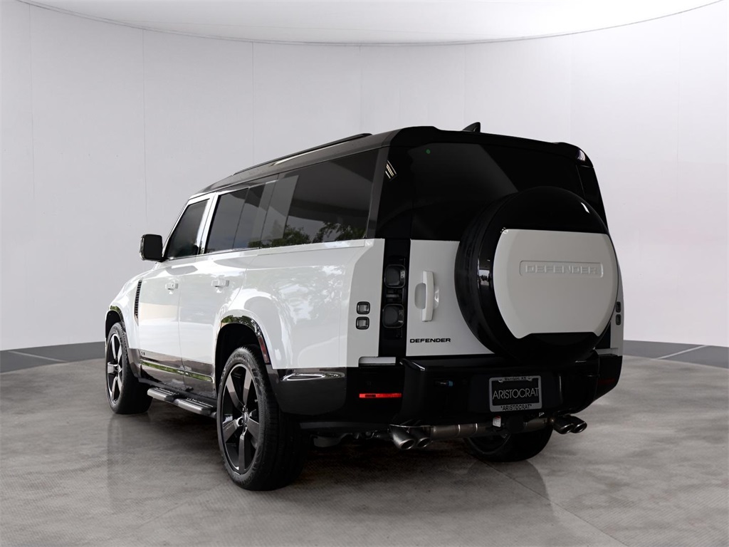 2025 Land Rover Defender 130 V8 photo 5