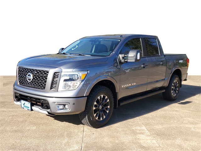 2018 Nissan Titan PRO-4X photo 2