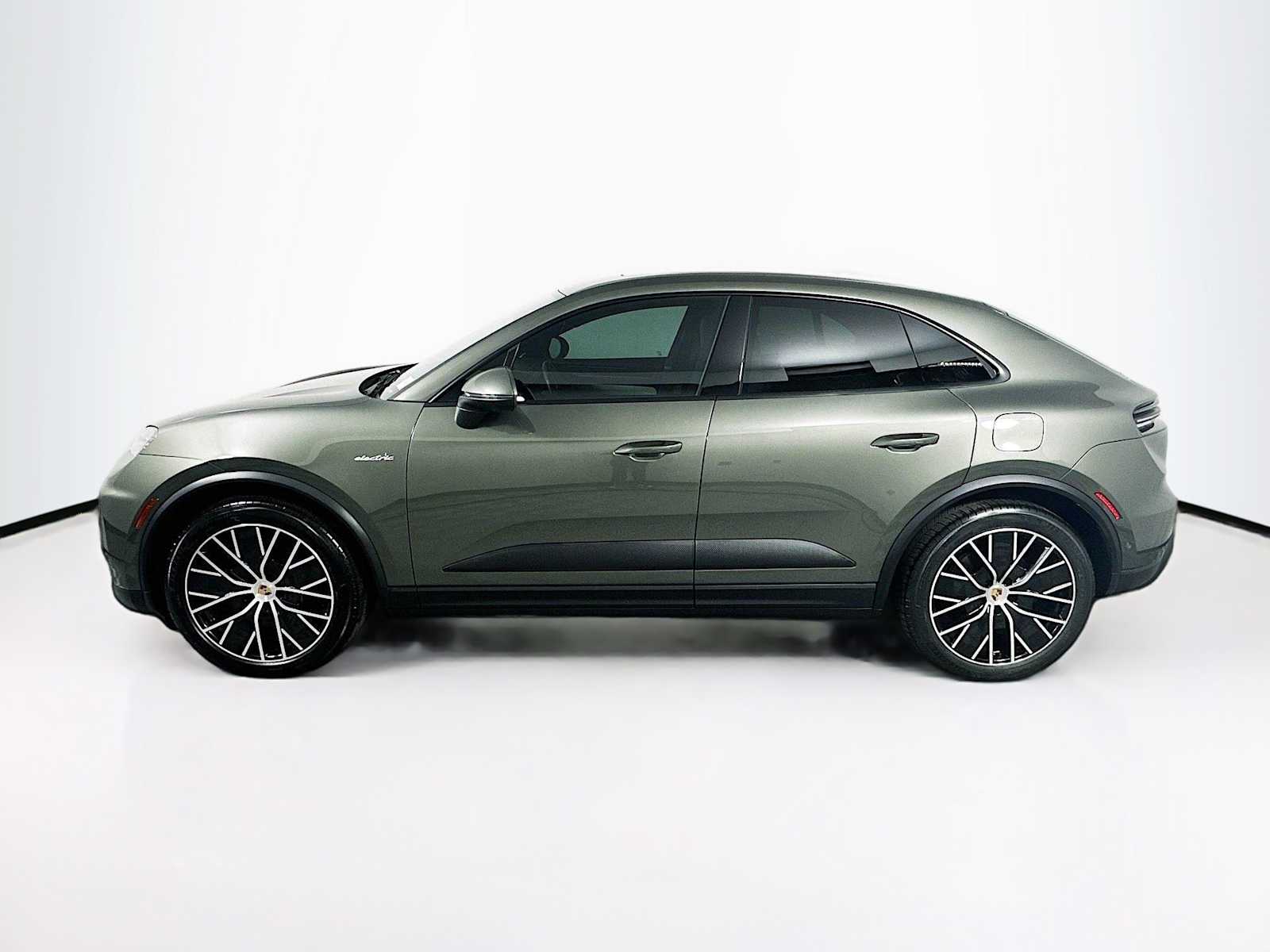 2025 Porsche Macan Electric photo 2