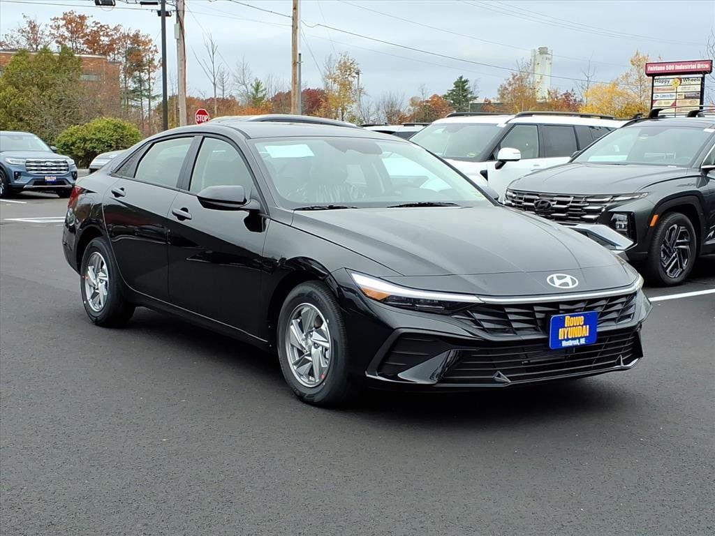 2026 Hyundai Elantra SE photo 3