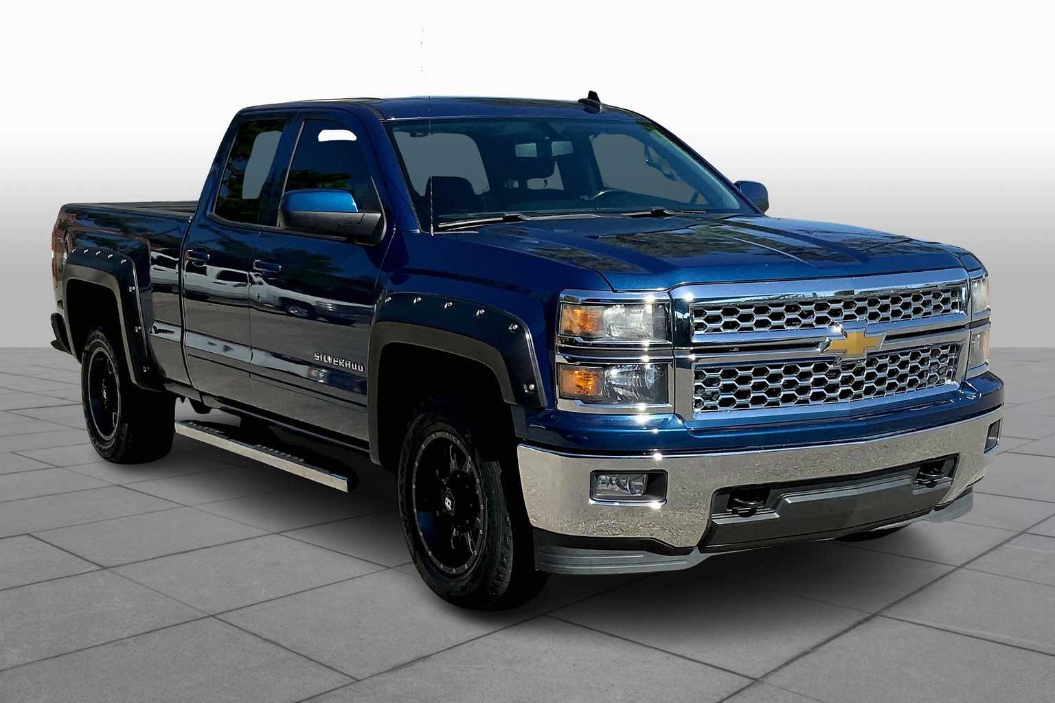 2015 Chevrolet Silverado 1500 LT photo 2