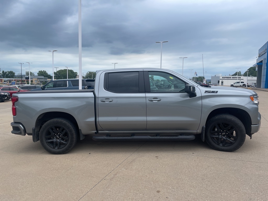 2023 Chevrolet Silverado 1500 RST photo 2