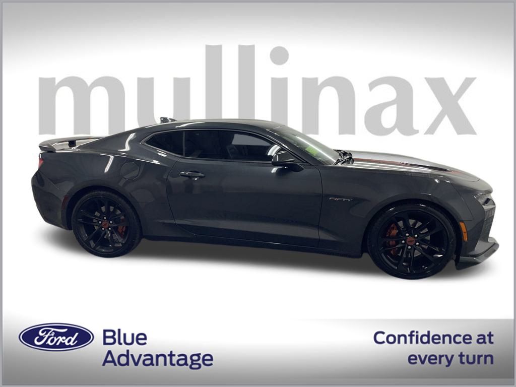 2017 Chevrolet Camaro SS photo 2