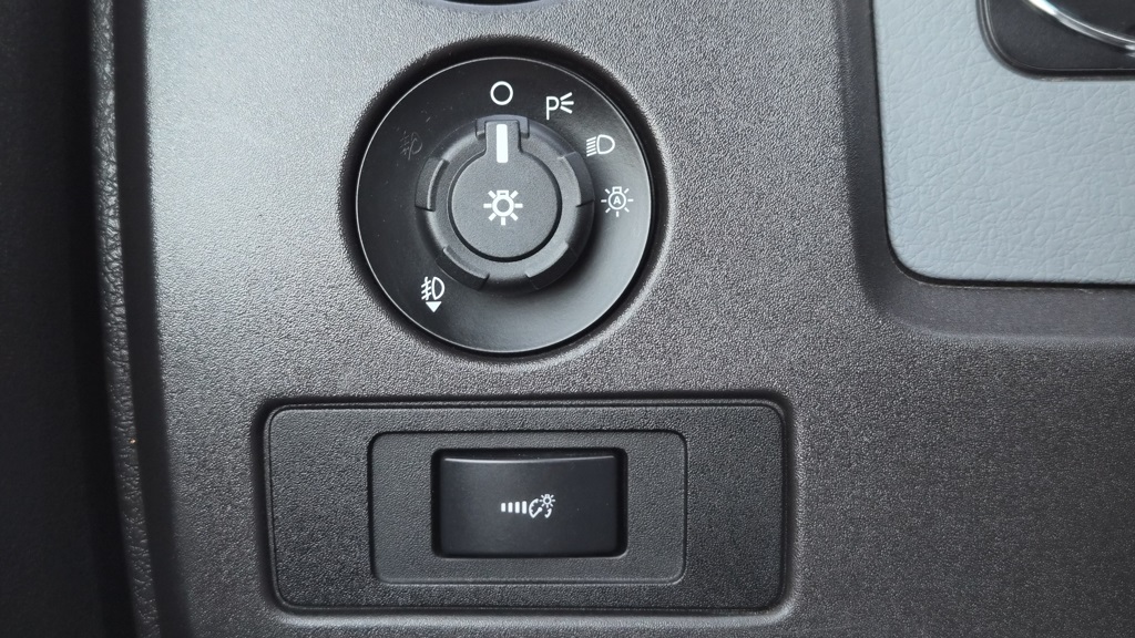 2012 Ford F-150 XLT photo 21