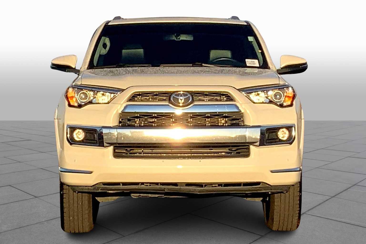 2016 Toyota 4Runner Limited photo 3