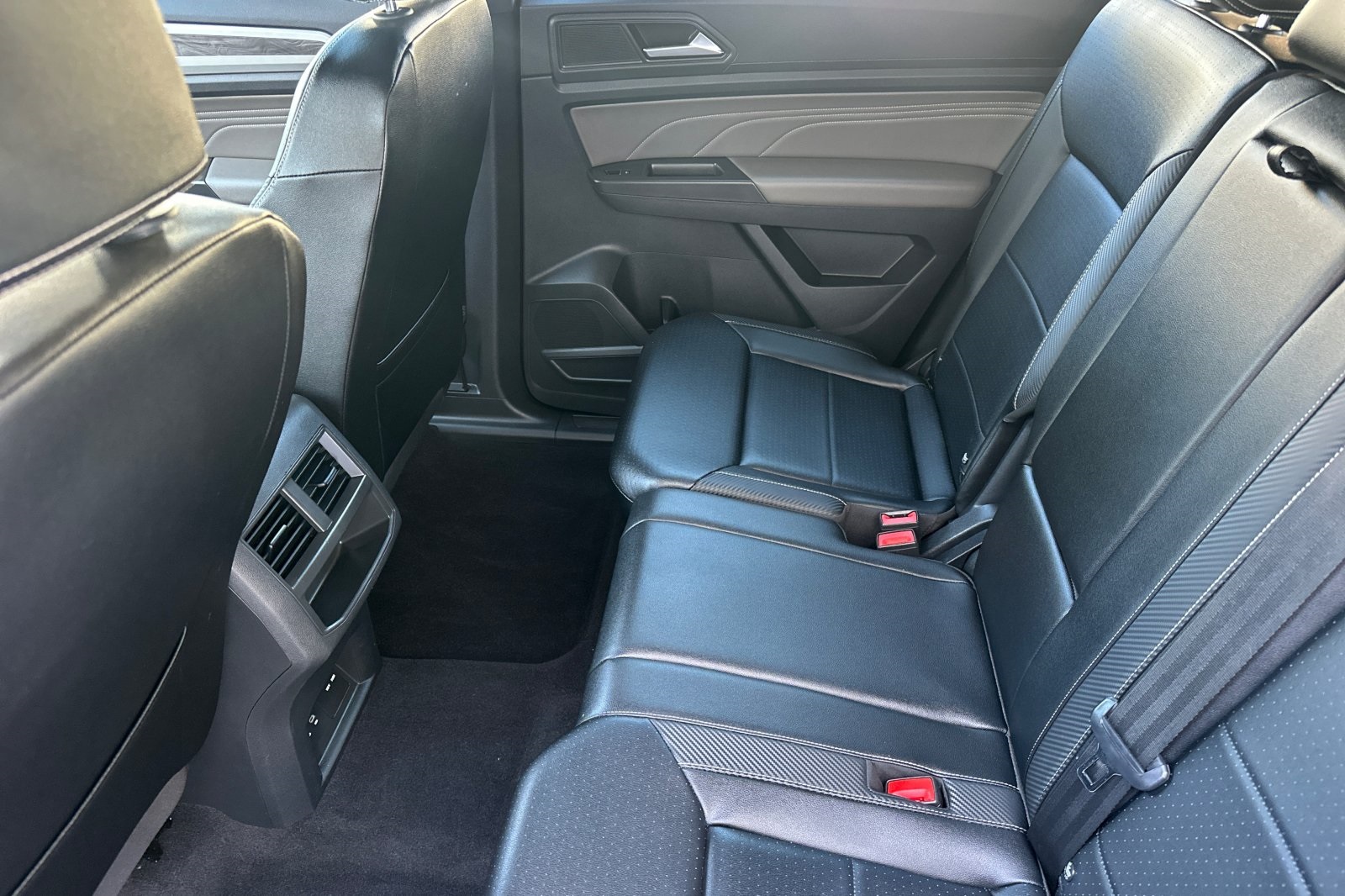2022 Volkswagen Atlas Cross Sport V6 SE Technology photo 12