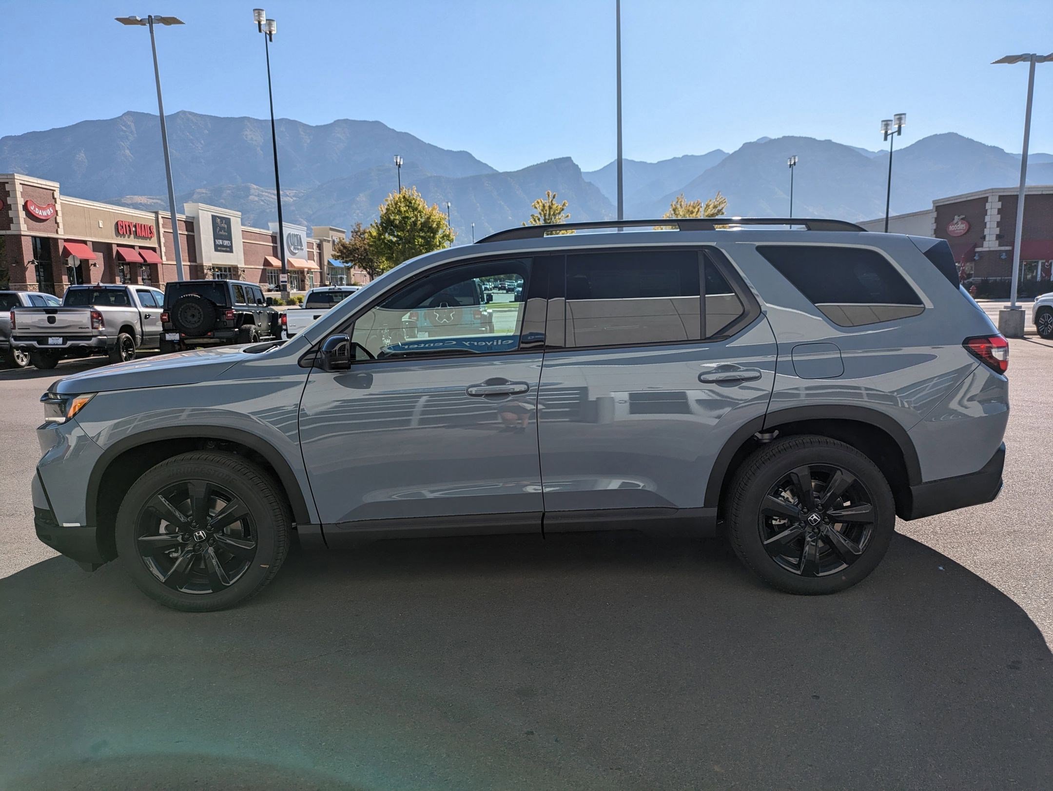 2025 Honda Pilot Black Edition photo 3