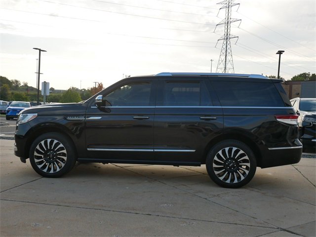 2023 Lincoln Navigator Black Label photo 2