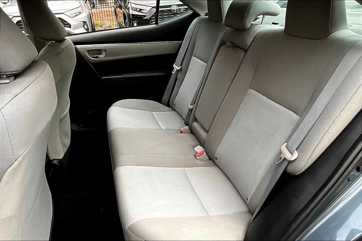 2016 Toyota Corolla LE photo 17