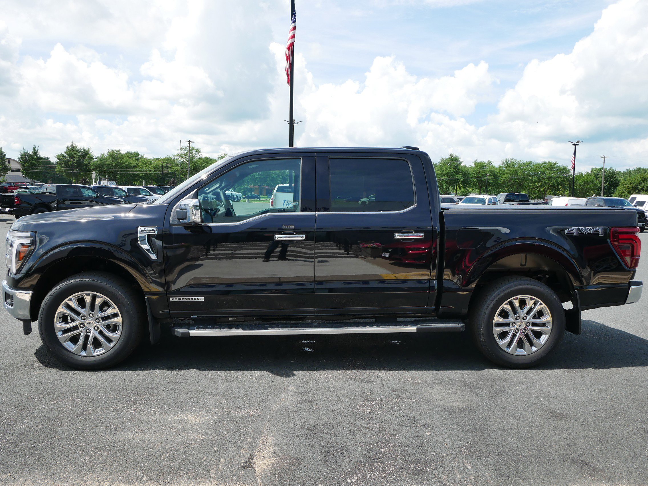 2025 Ford F-150 Lariat photo 4