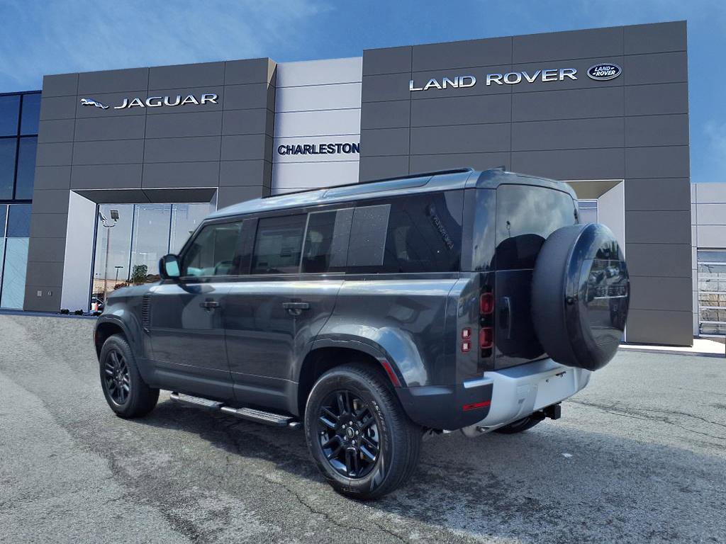 2025 Land Rover Defender 110 S photo 3