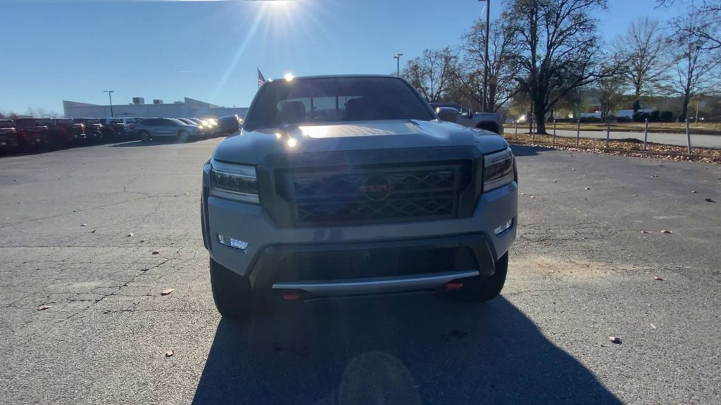 2022 Nissan Frontier PRO-4X Crew Cab photo 3