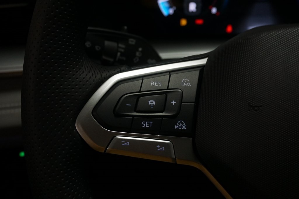 2025 Volkswagen Tiguan SE R-Line Black photo 20