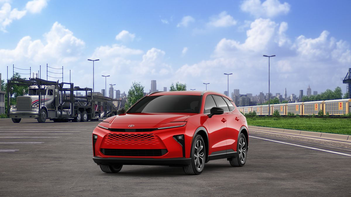 2025 Toyota Crown Signia XLE's photo