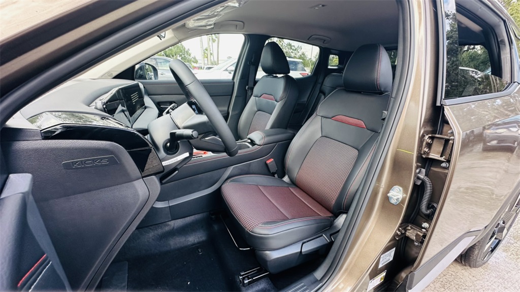 2026 Nissan Kicks SR photo 24