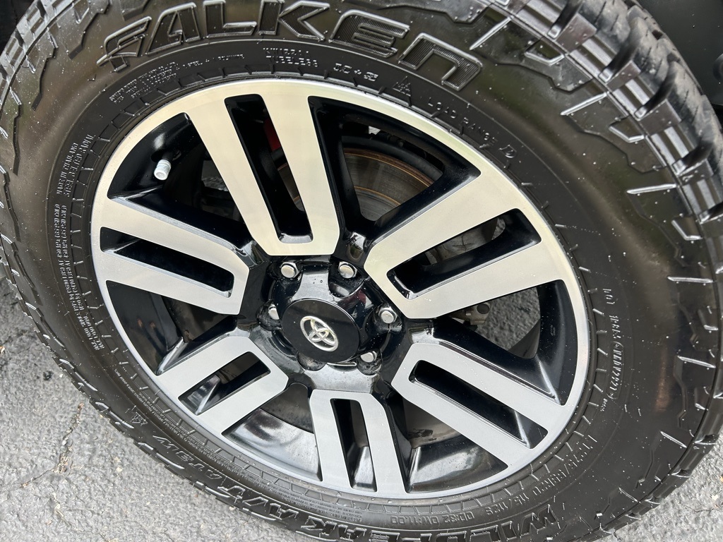 2022 Toyota 4Runner Limited photo 8