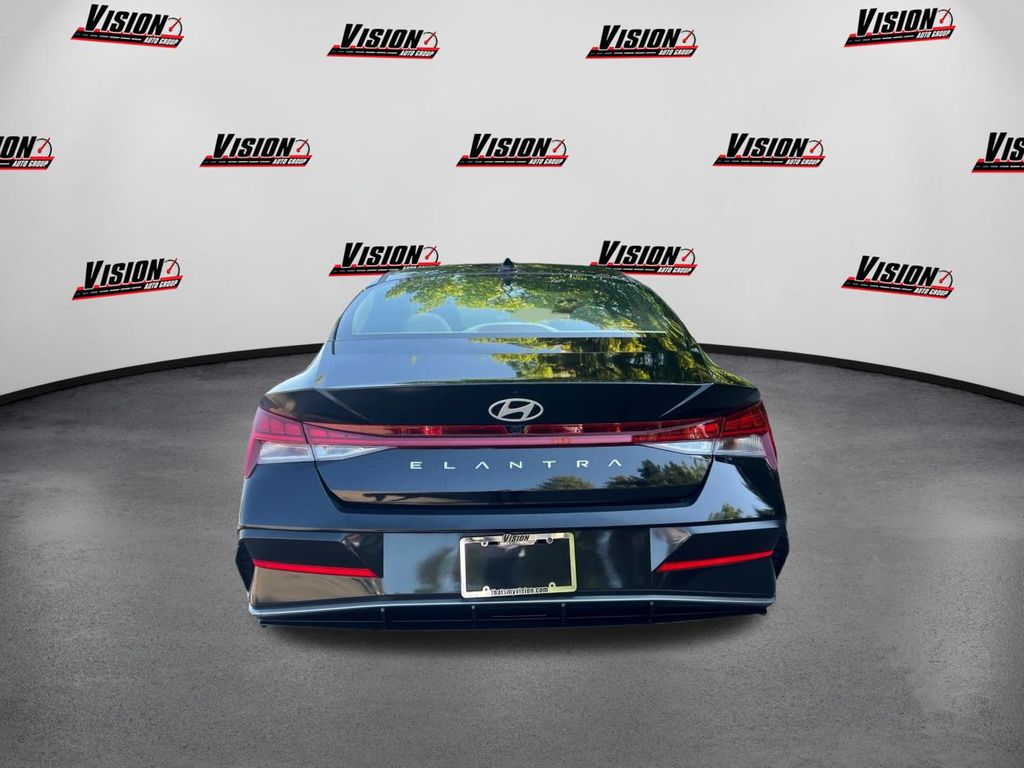 2025 Hyundai Elantra SEL Convenience photo 6
