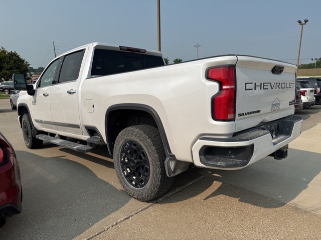 2024 Chevrolet Silverado 2500HD High Country photo 3