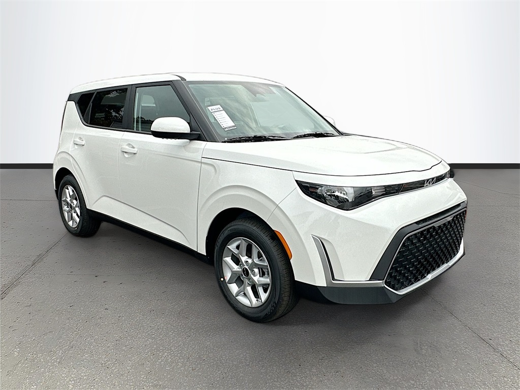 2025 Kia Soul LX's photo
