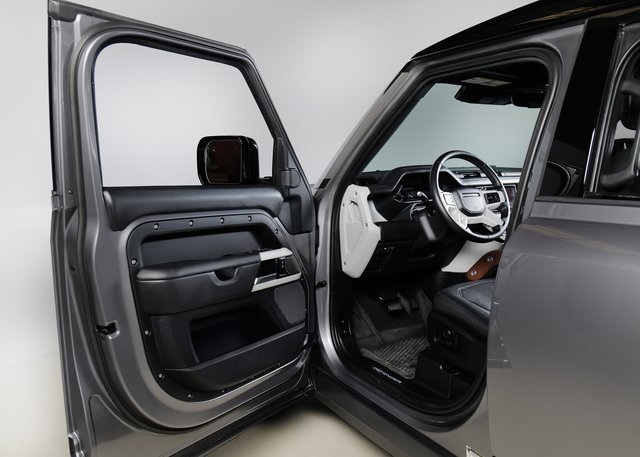 2024 Land Rover Defender 110 X-Dynamic SE photo 19