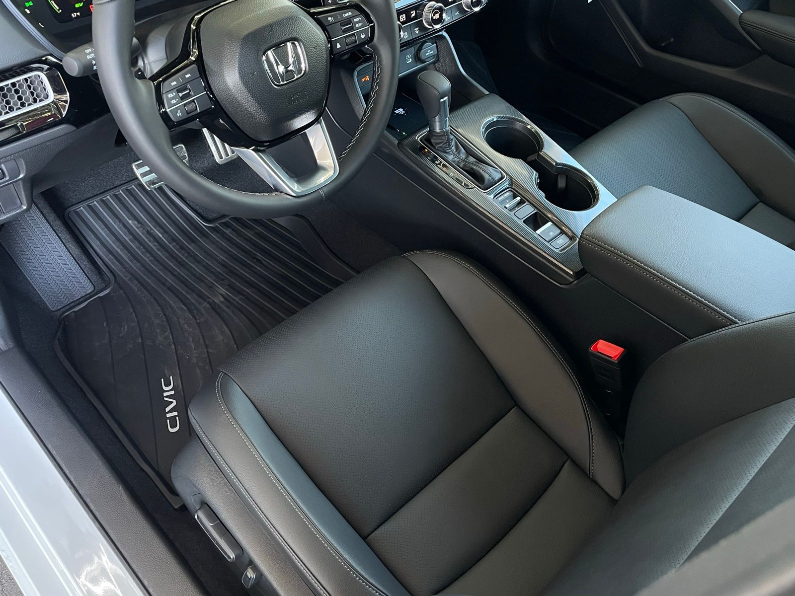 2025 Honda Civic Hybrid Sport Touring photo 4