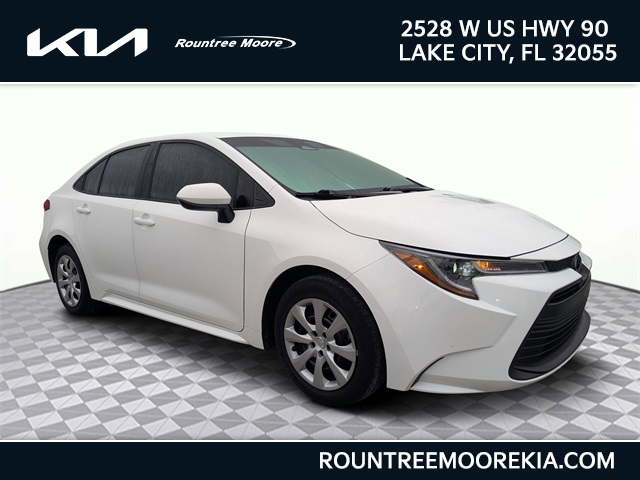 2024 Toyota Corolla LE's photo