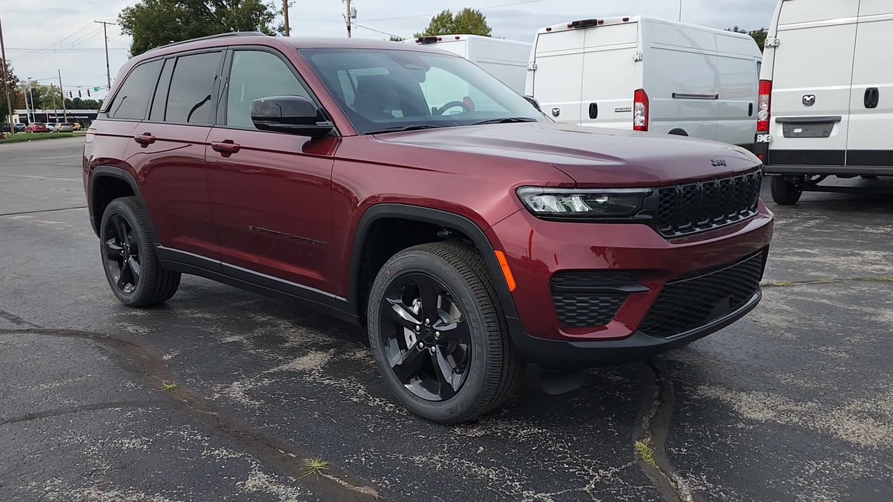 2025 Jeep Grand Cherokee Altitude photo 2
