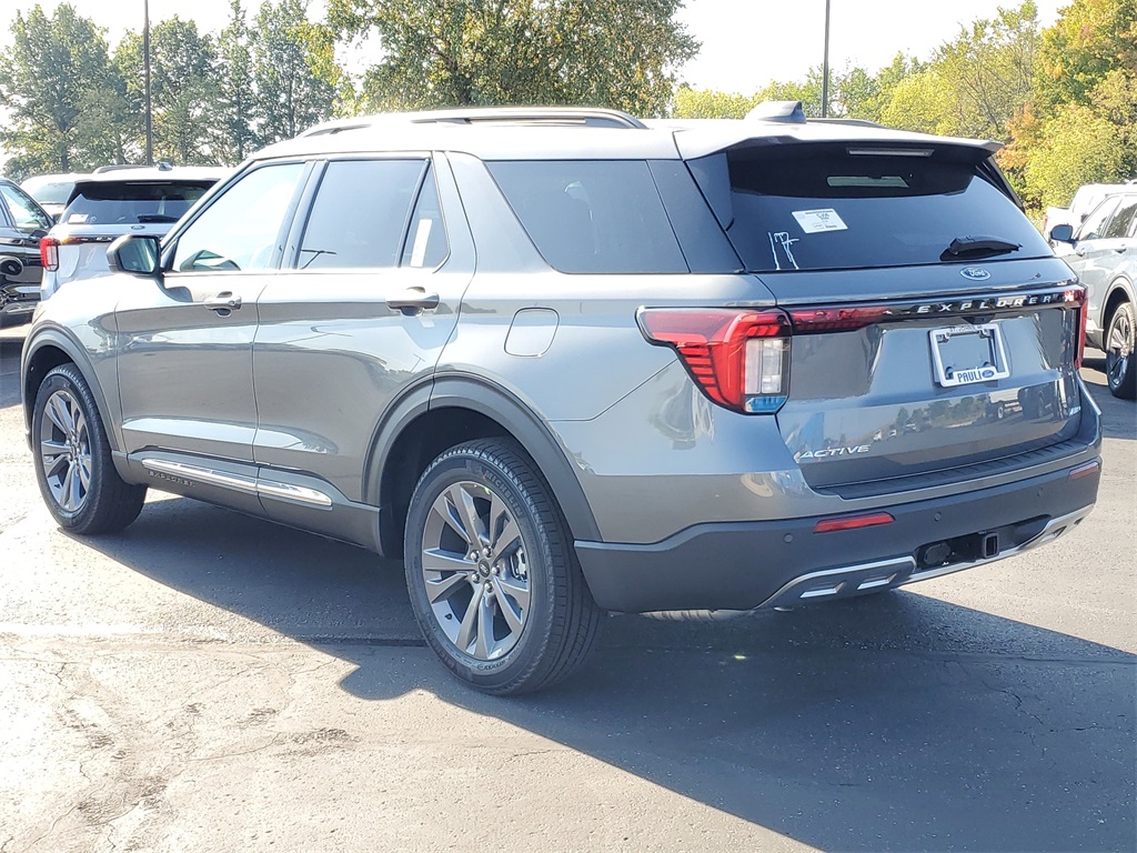 2025 Ford Explorer photo 4