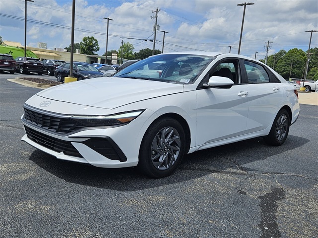 2024 Hyundai Elantra Hybrid Blue photo 3