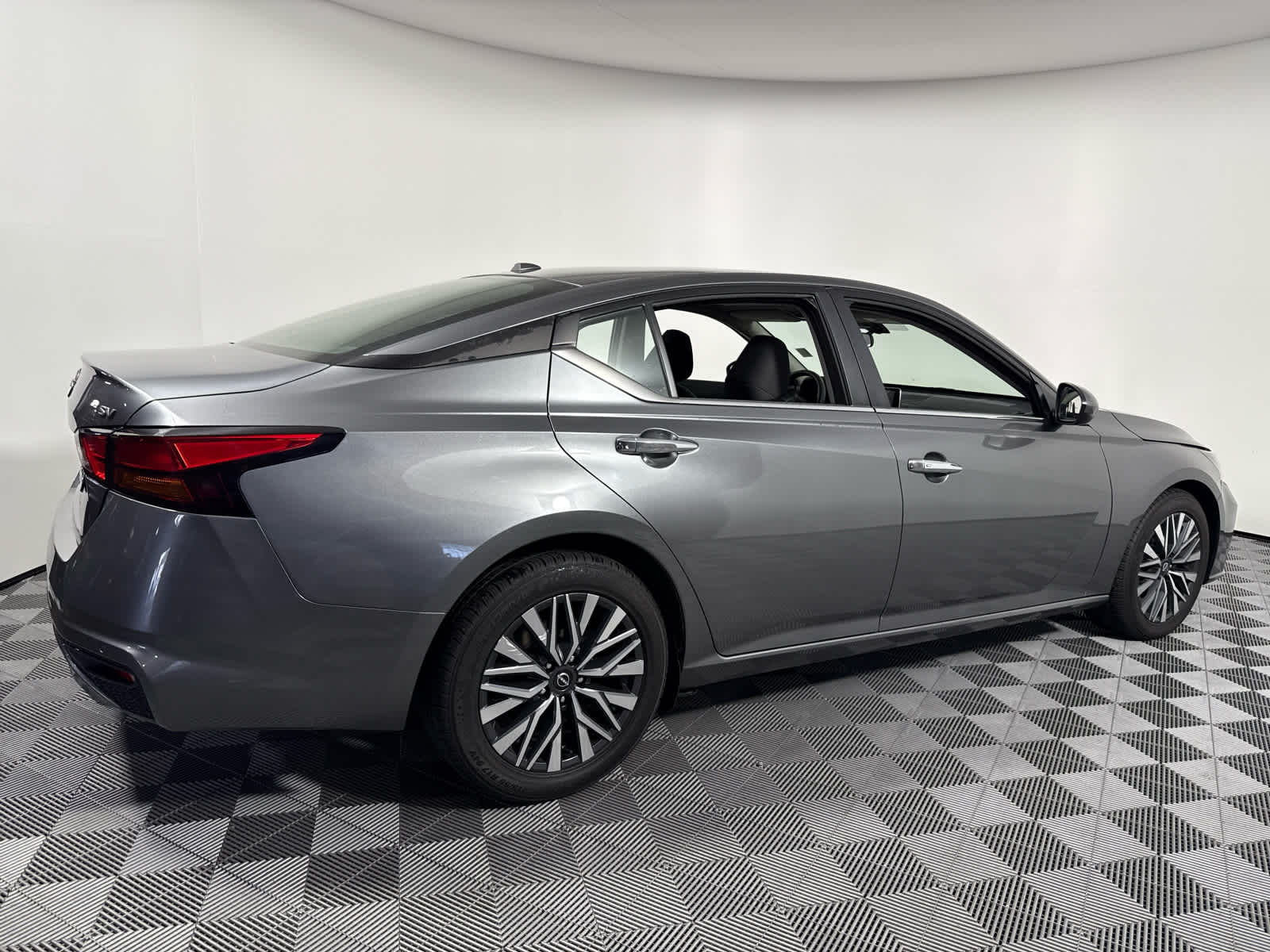 2023 Nissan Altima 2.5 SV photo 8