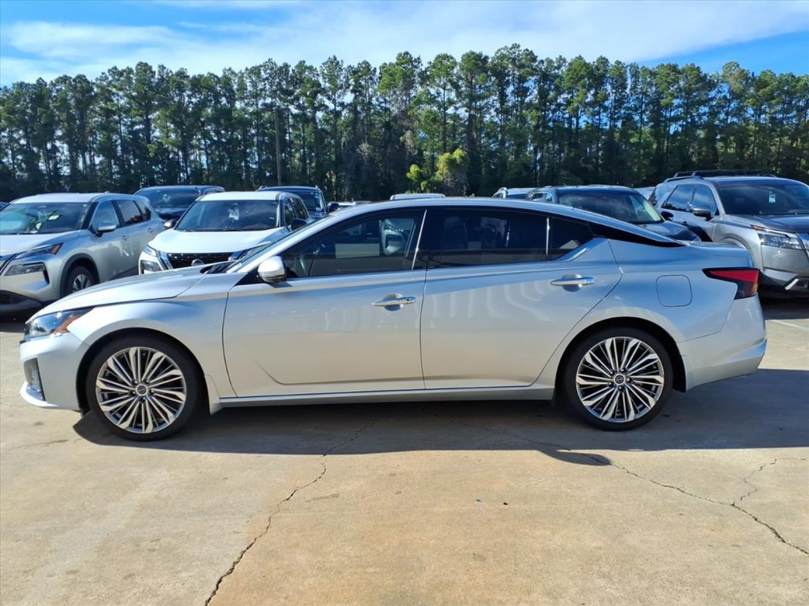 2024 Nissan Altima 2.5 SL Silver at Robbins Nissan