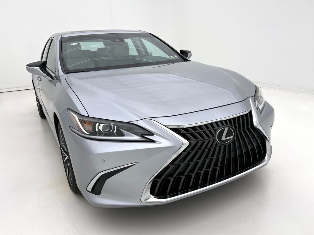 2025 Lexus ES 300h photo 4