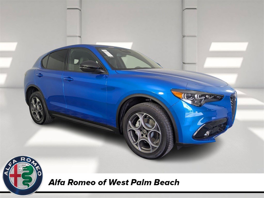 2025 Alfa Romeo Stelvio Base's photo