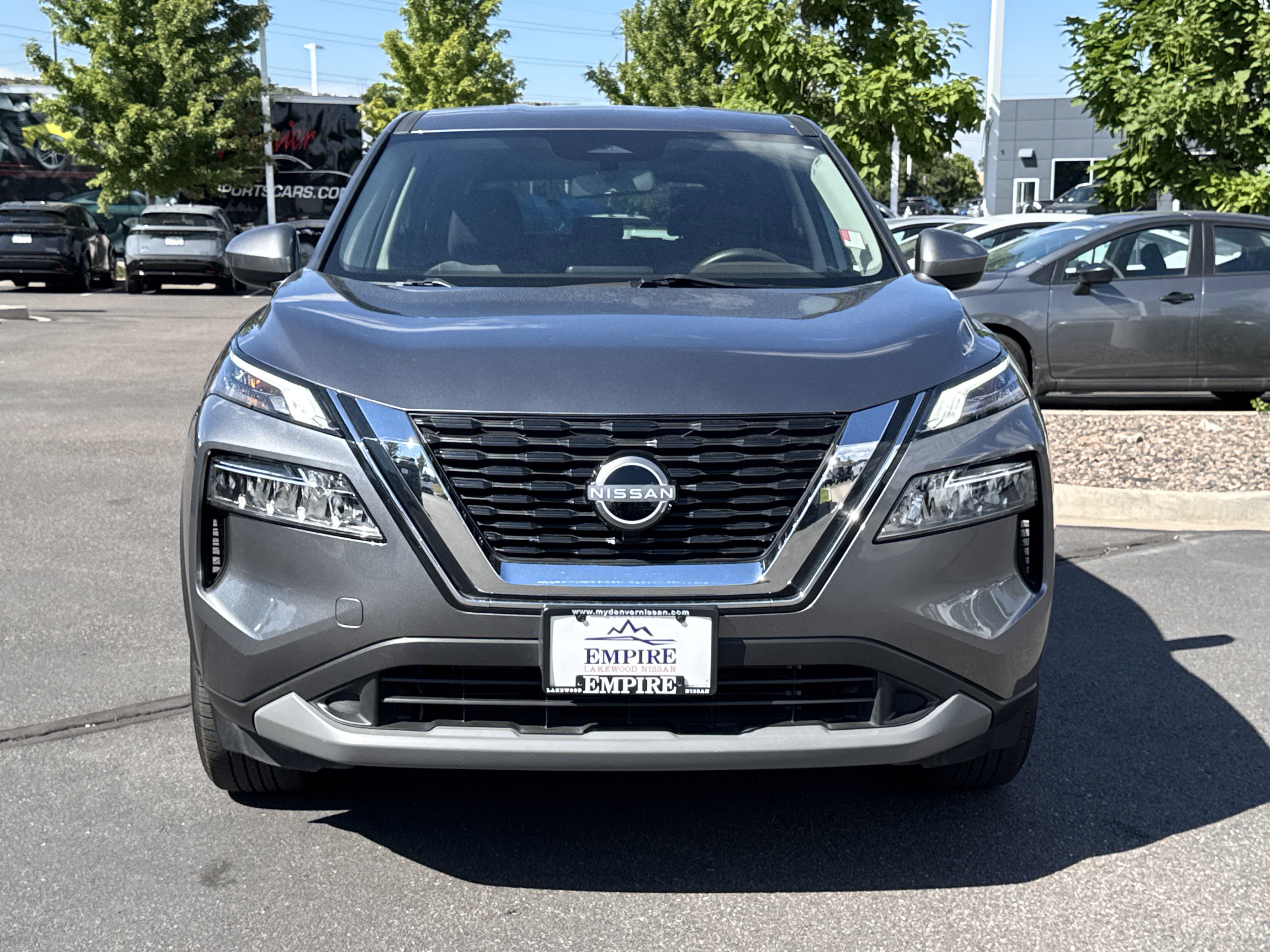 2023 Nissan Rogue SV photo 3