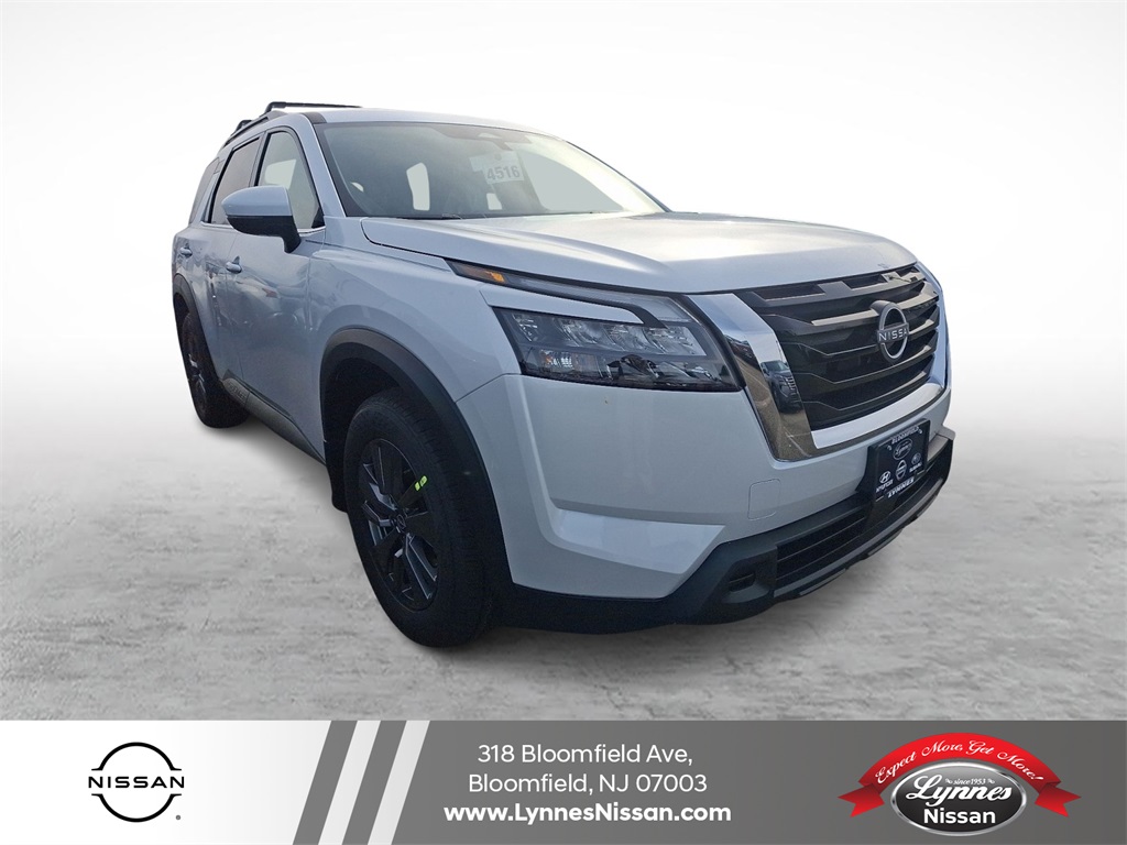 2025 Nissan Pathfinder SV's photo