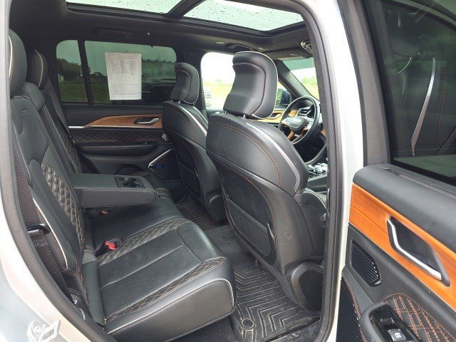 2022 Jeep Grand Cherokee Summit Reserve photo 10